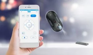 Valdomas tiek išmaniuoju telefonu tiek pulteliu